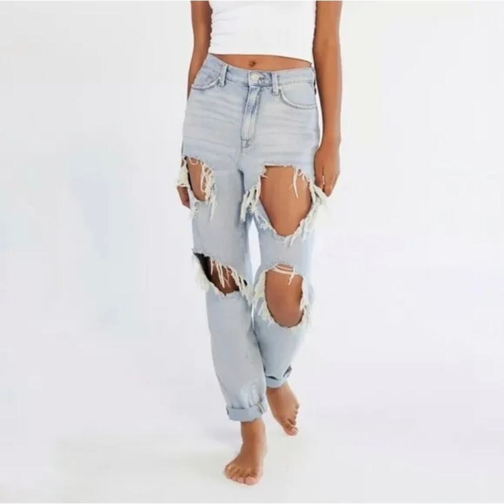 BDG Mom High Rise Jeans Distressed Light Wash Blue Denim Women’s 27